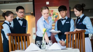 Sinh viên khoa quản trị nhà hàng khách sạn trường Cao đẳng Du lịch và Thương mại có cơ hội làm việc tại nước ngoài